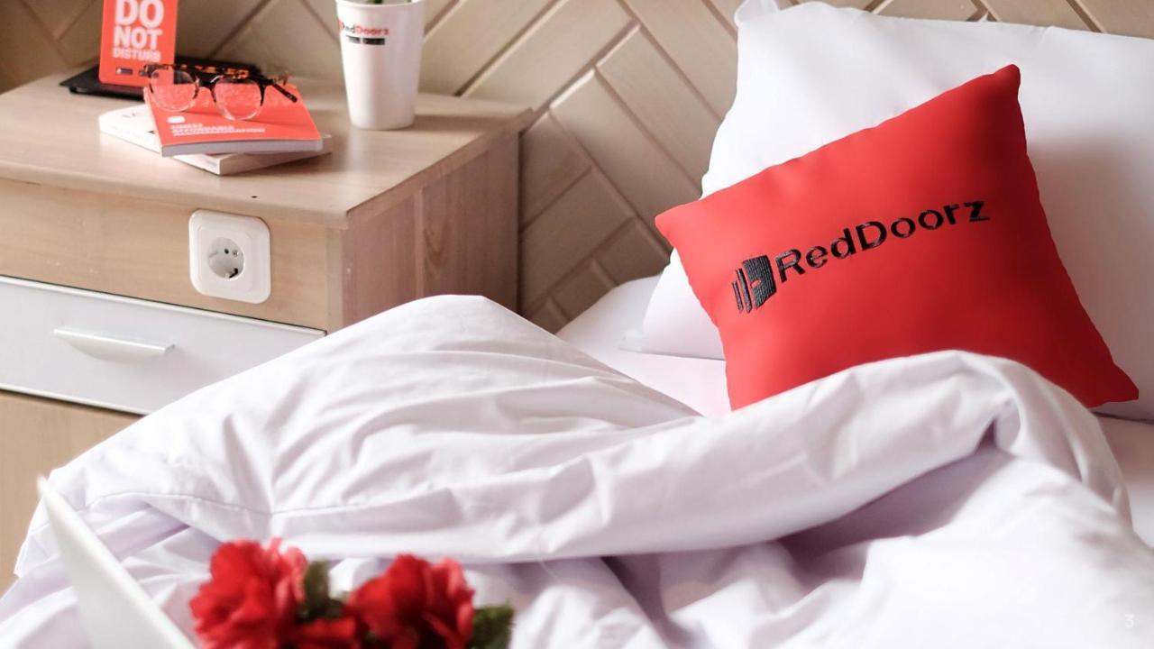Reddoorz Bamboo Saigon Hotel Su Van Hanh Ho Chi Minh City Exterior photo